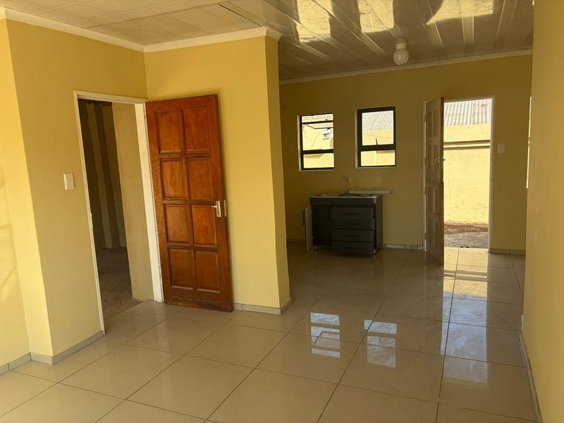 2 Bedroom House for Sale in Rosslyn - Photo 7