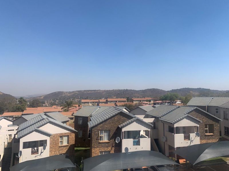 Secured 2 bedroom apartment in a complex - Photo 8