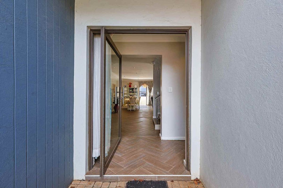 Stylish Family Living with Space, Flow & Exceptional Comfort in Pretoria East - Photo 3