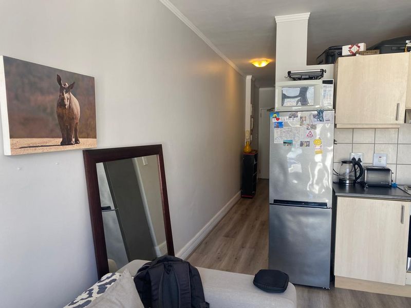 Executive Large One Bedroom Apartment - Furnished - Photo 9