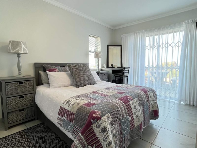 Experience Dual-Living Luxury with Spectacular Ocean Backdrop - Photo 10