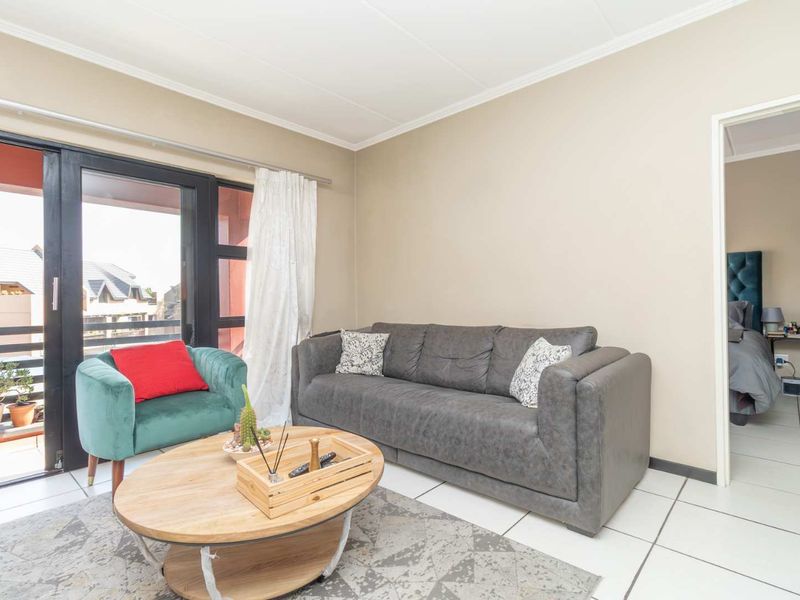A Steal - One Bed One Full Bath in the heart of Douglasdale - Photo 4
