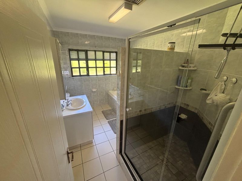 Charming 3-Bedroom Townhouse in Peaceful Gillitts – Ideal Family Living - Photo 9