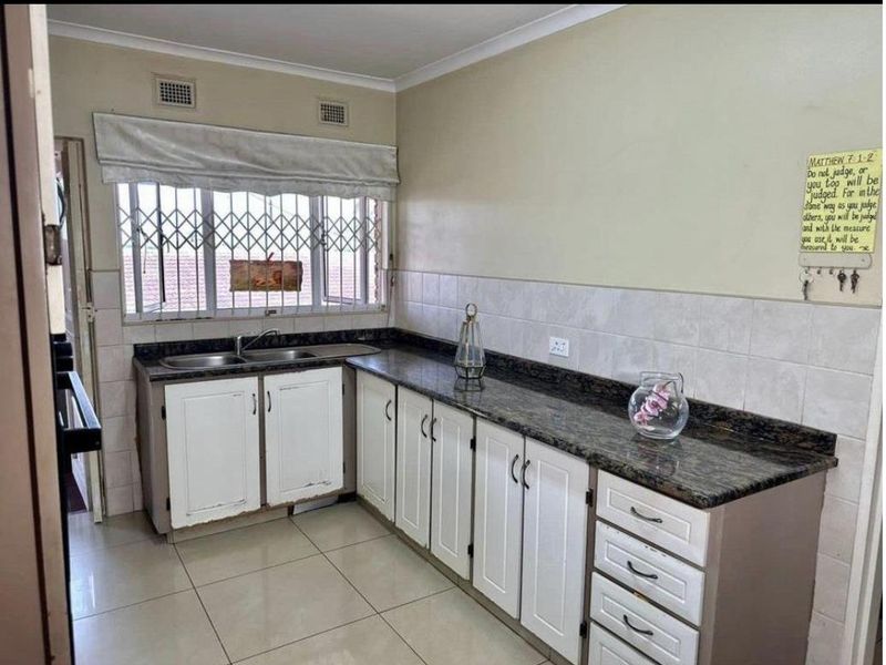 4 bedroom low maintenance home for sale in Sunningdale - Photo 7