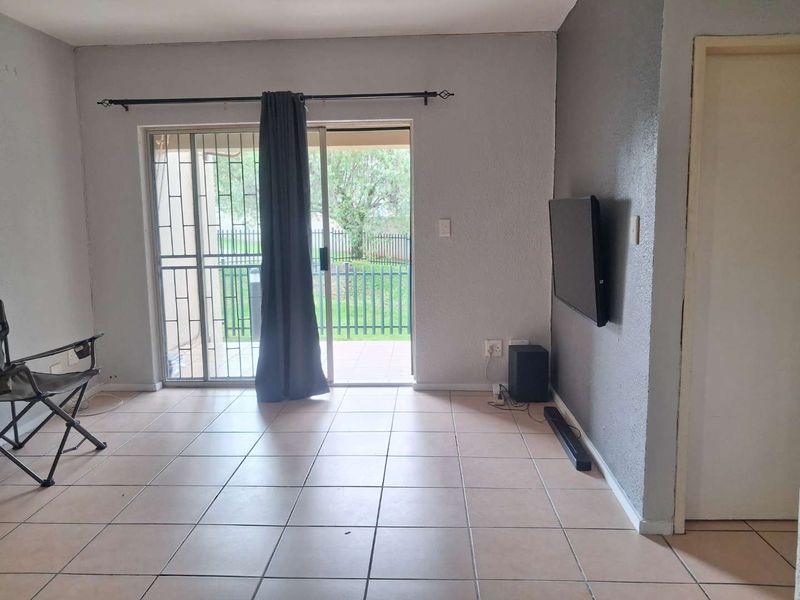 Stunning 1 bedroom ground floor apartment in Willowbrook - Photo 6