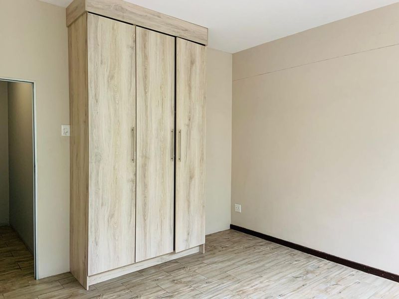 Affordable Shared Living: Spacious Room in 3-Bedroom Apartment - Photo 6
