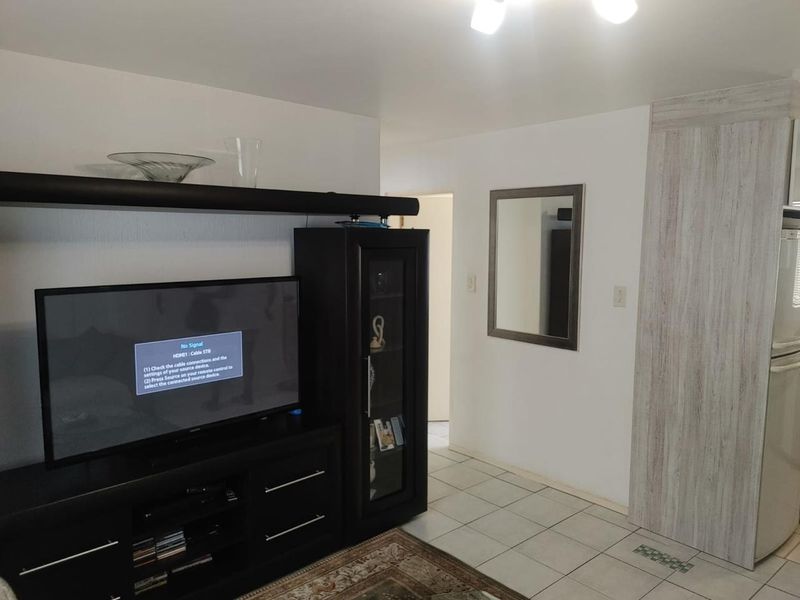 Spacious 2-Bedroom Apartment for Rent in Verwoerdpark - Photo 2