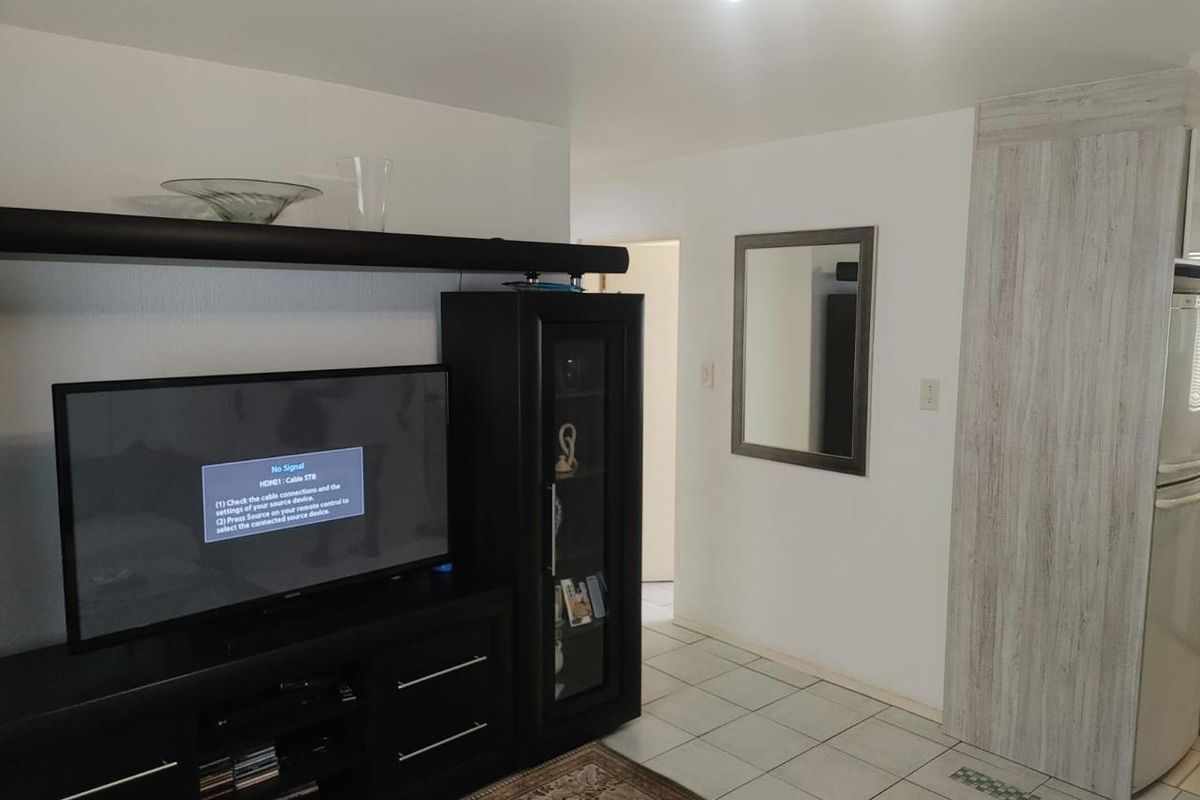 Spacious 2-Bedroom Apartment for Rent in Verwoerdpark - Photo 2