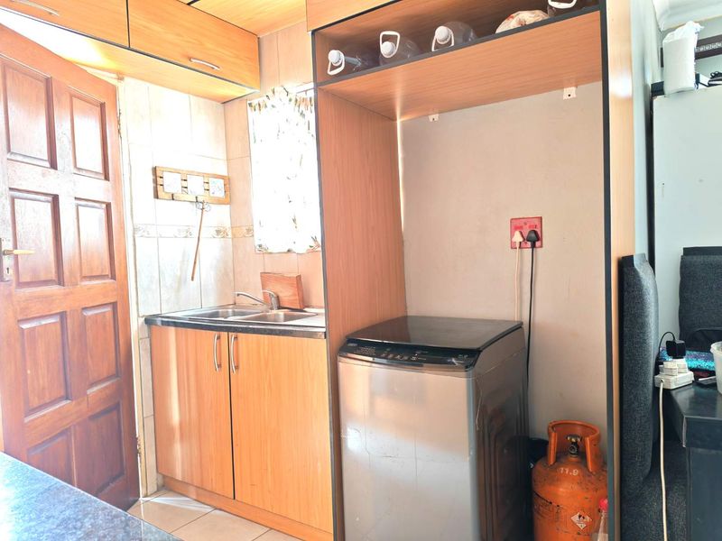 7 Bedroom  Apartment for Sale in Cosmo City - Photo 6