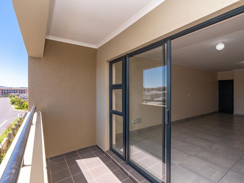 Spacious Three Bedroom Apartment - Photo 1