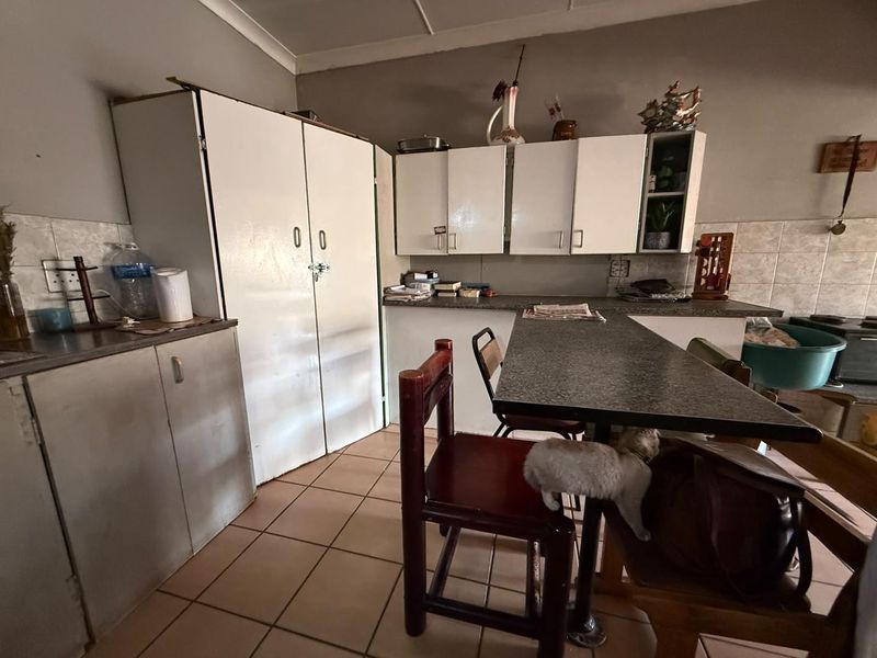 3 Bed, 2 bath house and 4 Flatlets in East Lynne - Photo 9