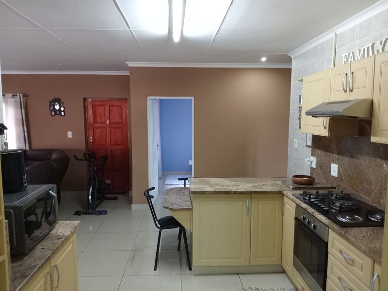 Step into a beautifully maintained and thoughtfully designed 4-bedroom home that offers the perfect blend of comfort, space, and modern convenience. - Photo 7