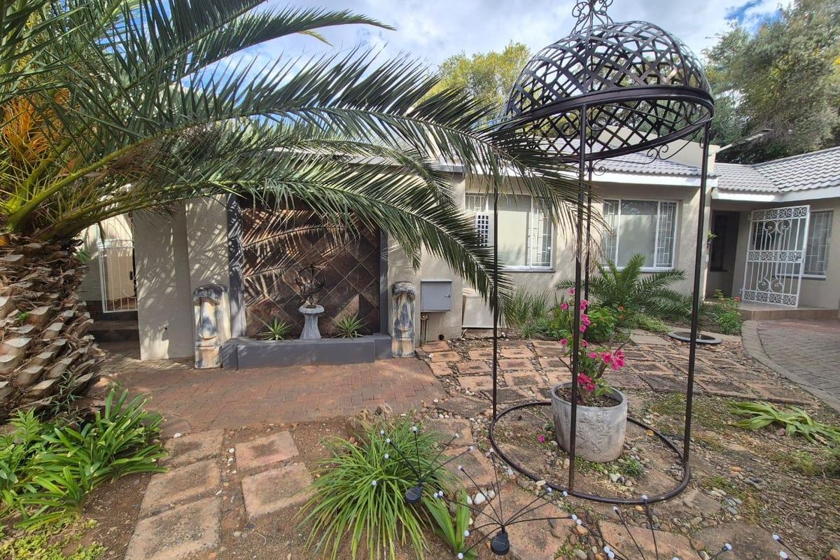 Neat as a pin, sturdy home with space for a large family - Photo 2
