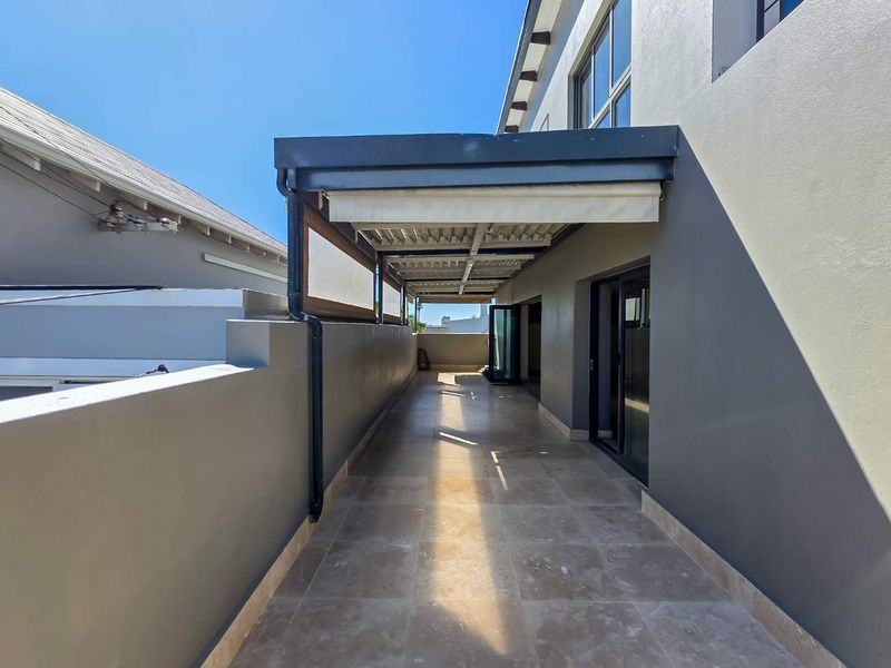 STYLISH LOCK-UP AND GO IN THE HEART OF FRESNAYE - Photo 8