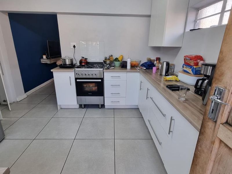 Dual Homes + Flatlets: Perfect for Big Families & Investors! - Photo 5