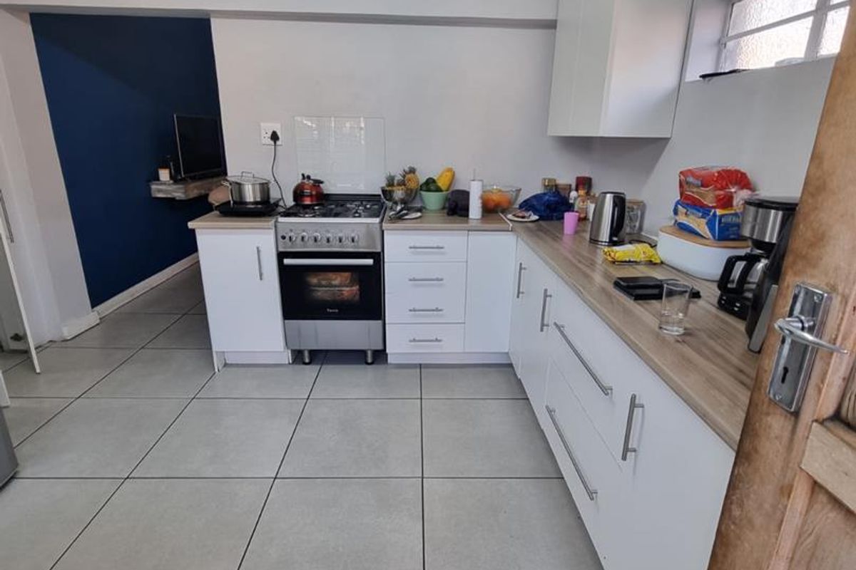 Dual Homes + Flatlets: Perfect for Big Families & Investors! - Photo 5