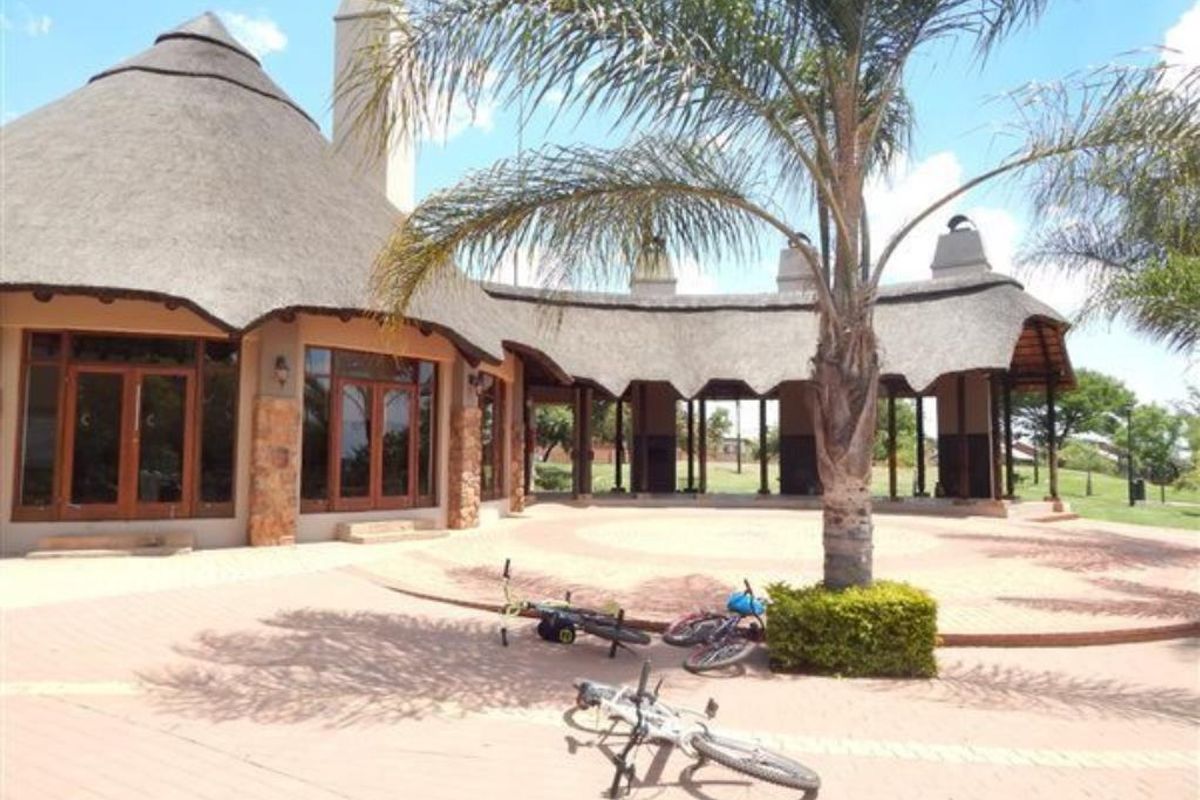 2 Bedrooms Apartement, Augrabies street,  in Mooikloof Ridge - Photo 2