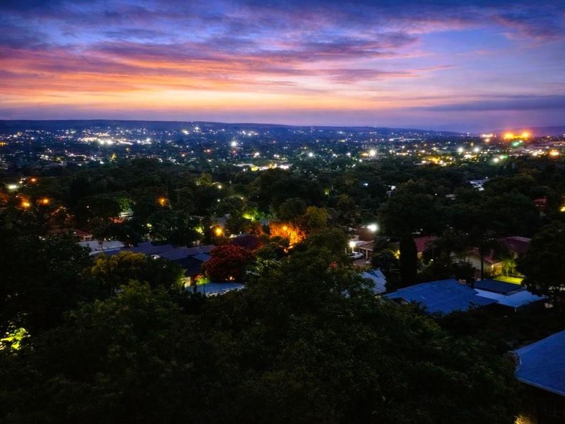 Pierneef Ridge – Modern Masterpiece with Stunning View Over the Moot - Photo 2