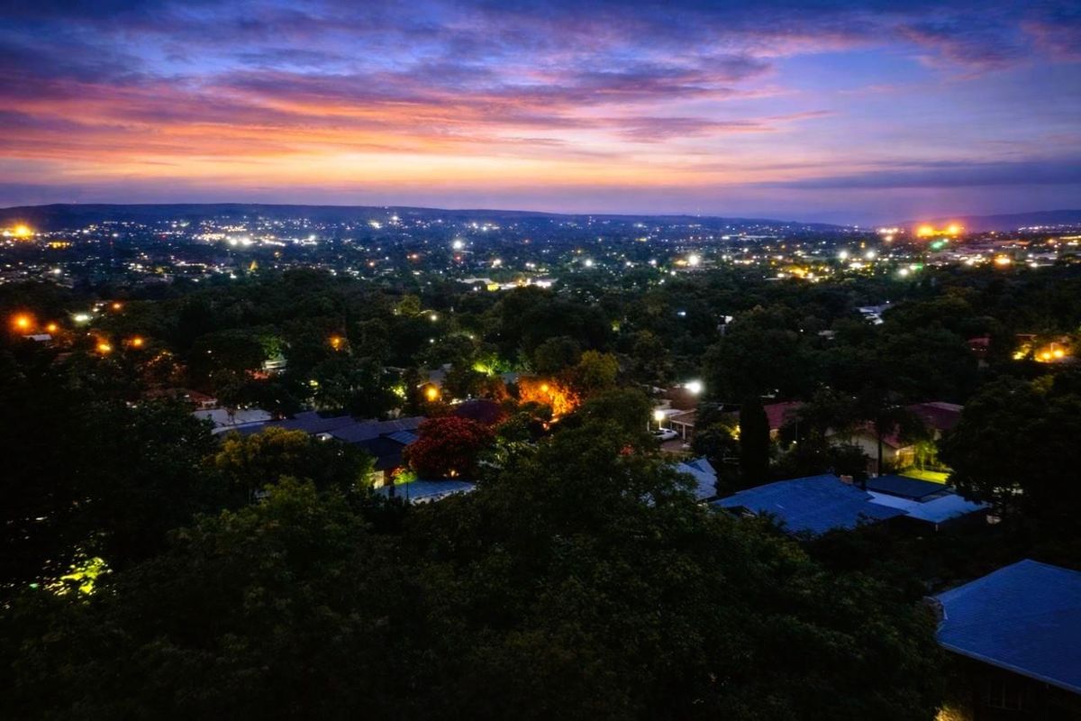 Pierneef Ridge – Modern Masterpiece with Stunning View Over the Moot - Photo 2