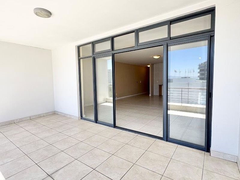 Unfurnished Executive Apartment - Photo 2