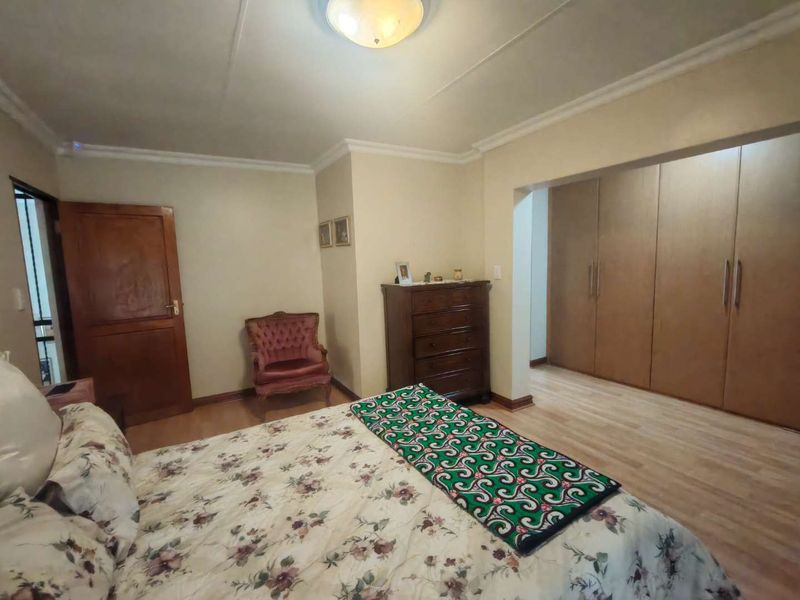 SPACIOUS AND VERY NEAT, CLOSE TO ALL THE AMENITIES - Photo 10