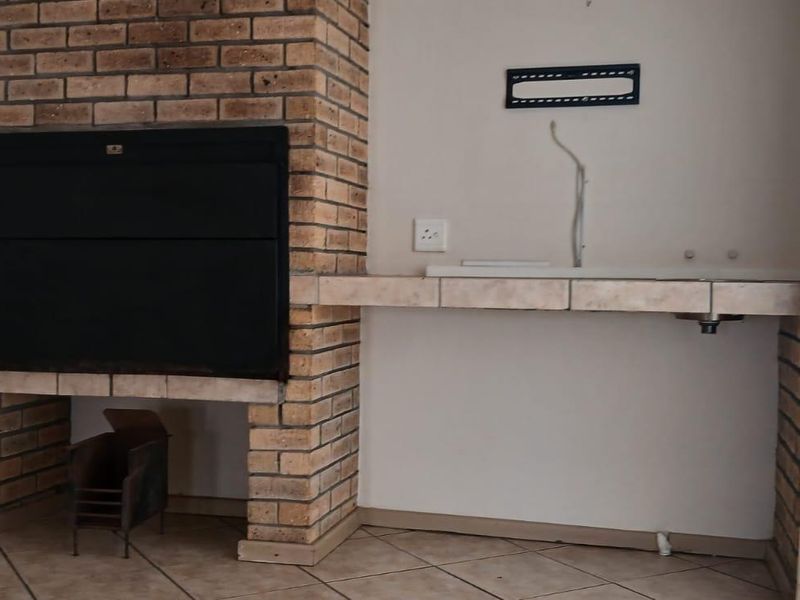 Low Maintenance Townhouse in the Heart of Heiderand - Photo 6