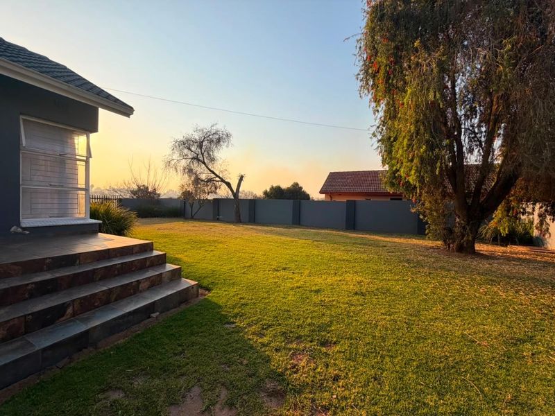 Spacious Family Living with Endless Outdoor Space & Modern Comfort - Photo 2