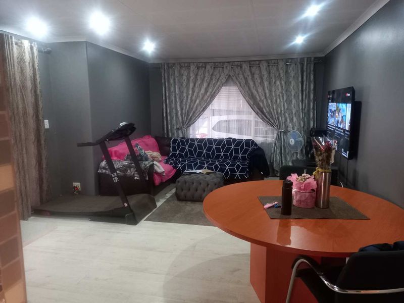 3 Bedroom house for Sale in Klopperpark - Photo 3