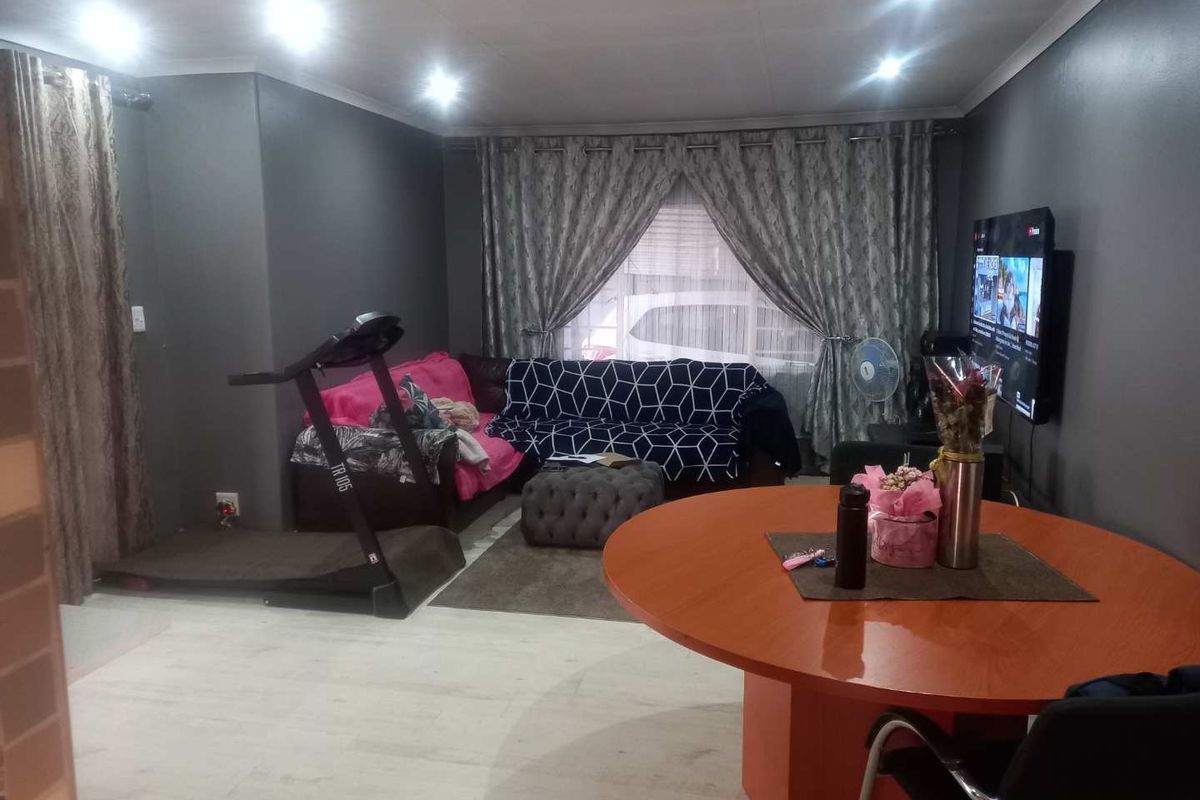 3 Bedroom house for Sale in Klopperpark - Photo 3