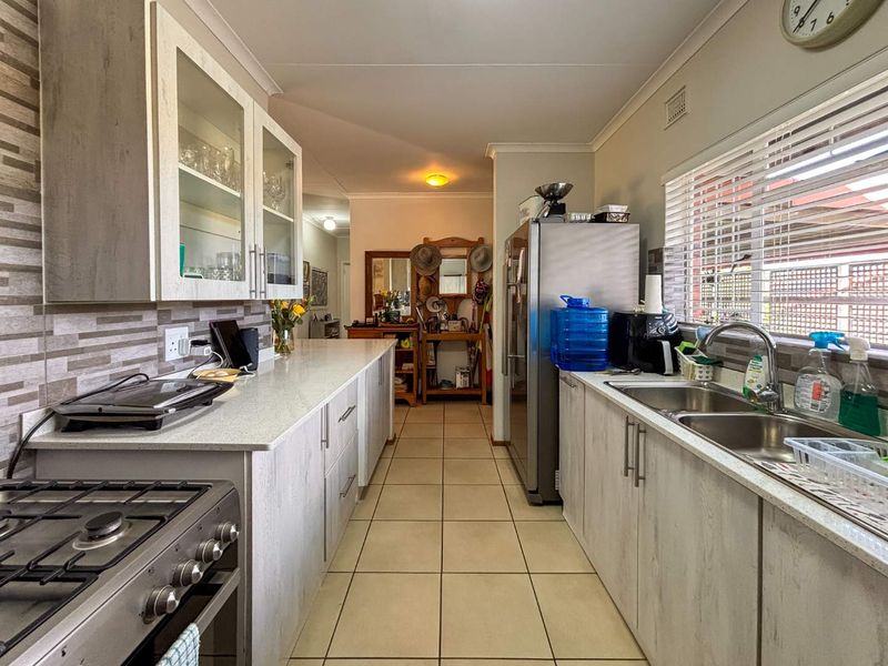 Newly Renovated Retirement Living with Exceptional Off-Grid Features in Amberfield, Howick - Photo 4