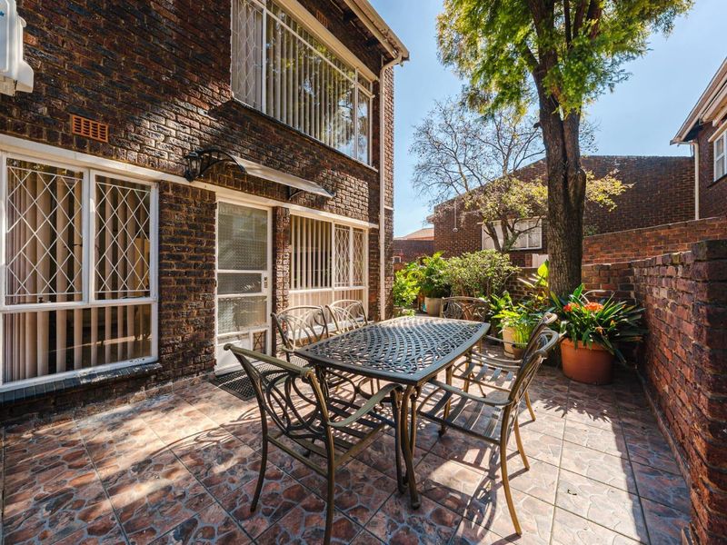 Facebrick Duplex Townhouse - Photo 2