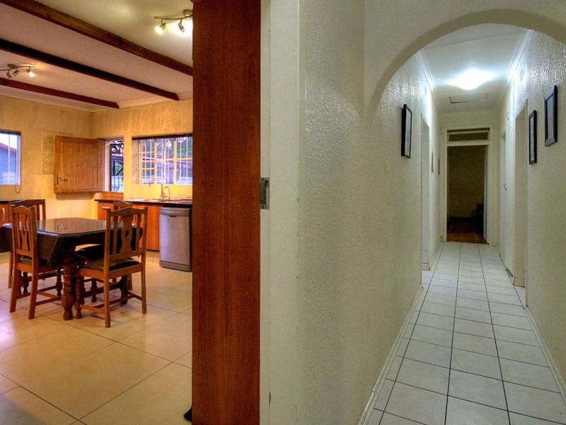 Family home in central Brackendowns - Photo 8