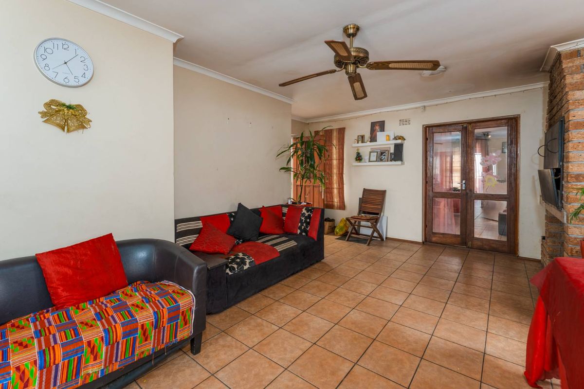 Charming 3-Bedroom Home in a Cul-de-Sac | Great Value & Potential - Photo 3