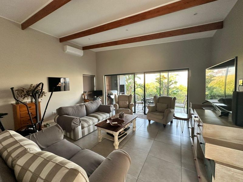 Spacious family Home - Photo 5