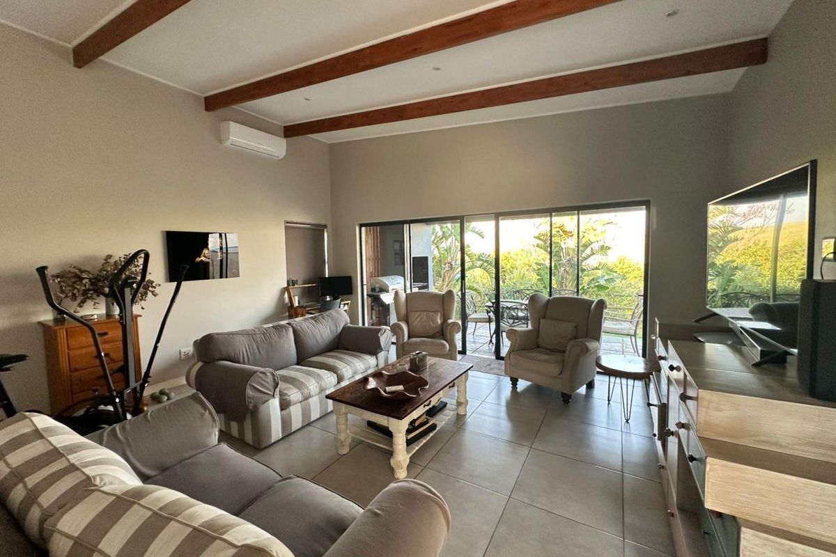 Spacious family Home - Photo 5