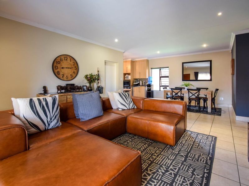 Stylish & Secure Home with Backup Power and Water - Photo 3