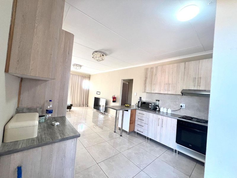 For Sale: 2 Bedroom 2 Bathroom Apartment - Photo 2