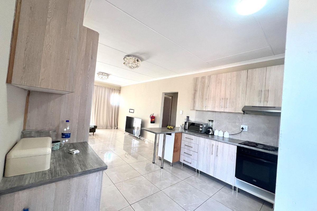 For Sale: 2 Bedroom 2 Bathroom Apartment - Photo 2