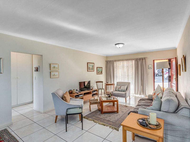 Neat and well maintained this lovely simplex is an absolute “Must view” - Photo 6