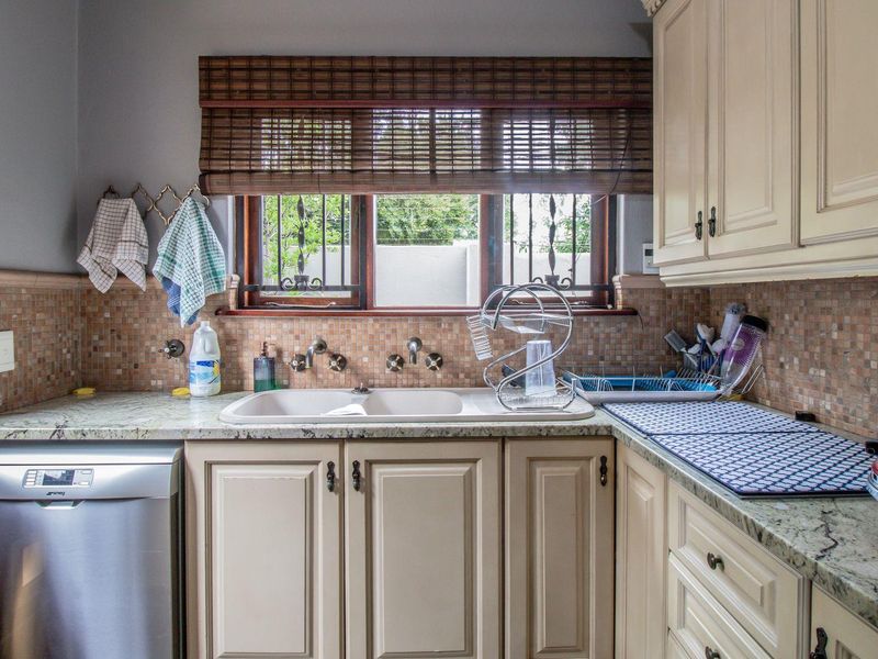 Gorgeous 3 Bedroom Home in Montebello Complex in Estate In Lakefield - Photo 8