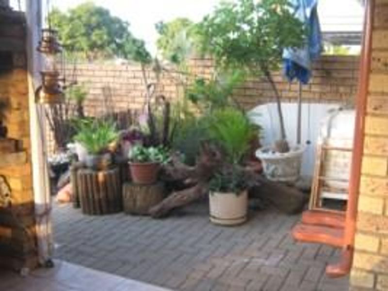 TWO BEDROO TOWNHOUSE AVAILABLE IN MAGALIESKRUIN : 1 SEPTEMBER 2026 - Photo 5