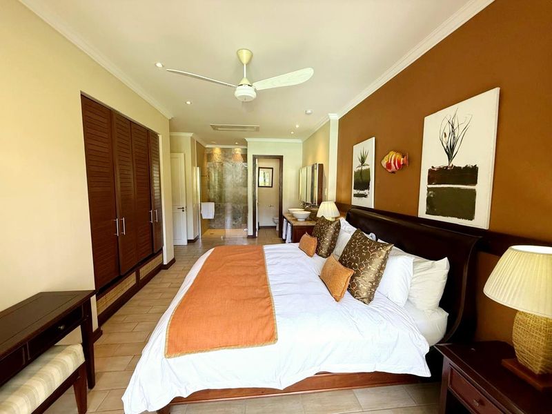 First Floor Corner Unit with rental license - Photo 10