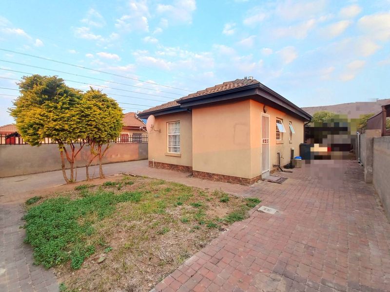 Two Bedrooms house for sale in Kirkney - Photo 2