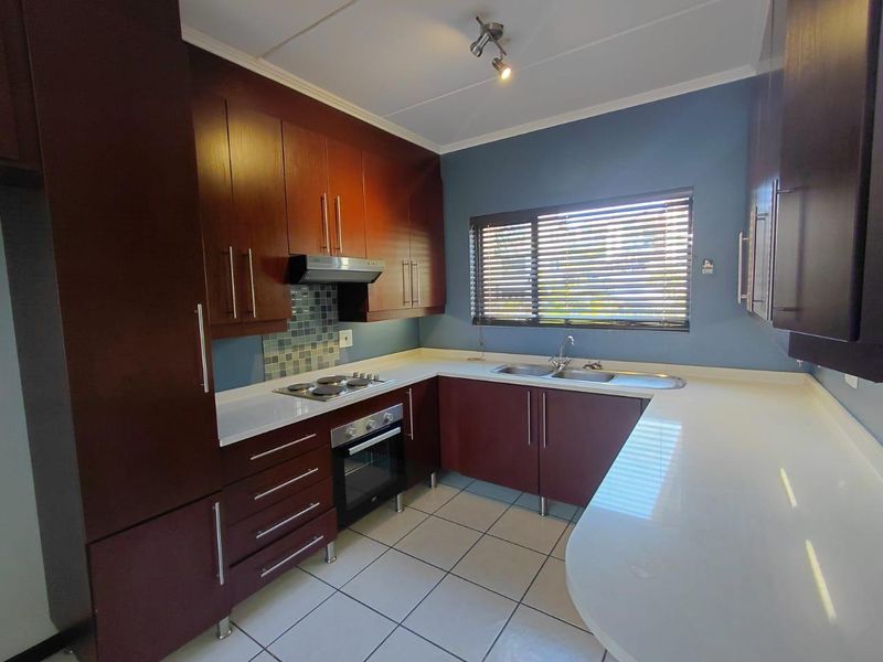 Spacious Loft Apartment with Spectacular Views in The Kanyin Estate - Photo 4