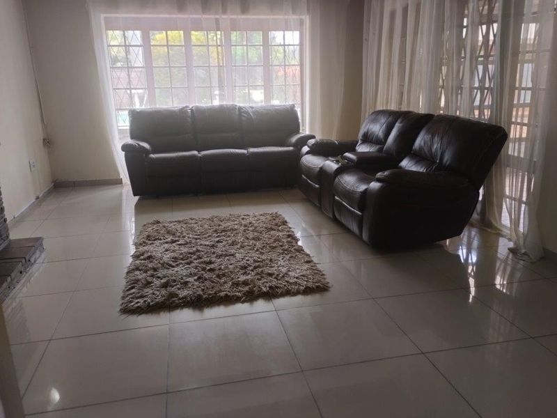 5 bedroom versatile home within walking distance of a Westville School. - Photo 5