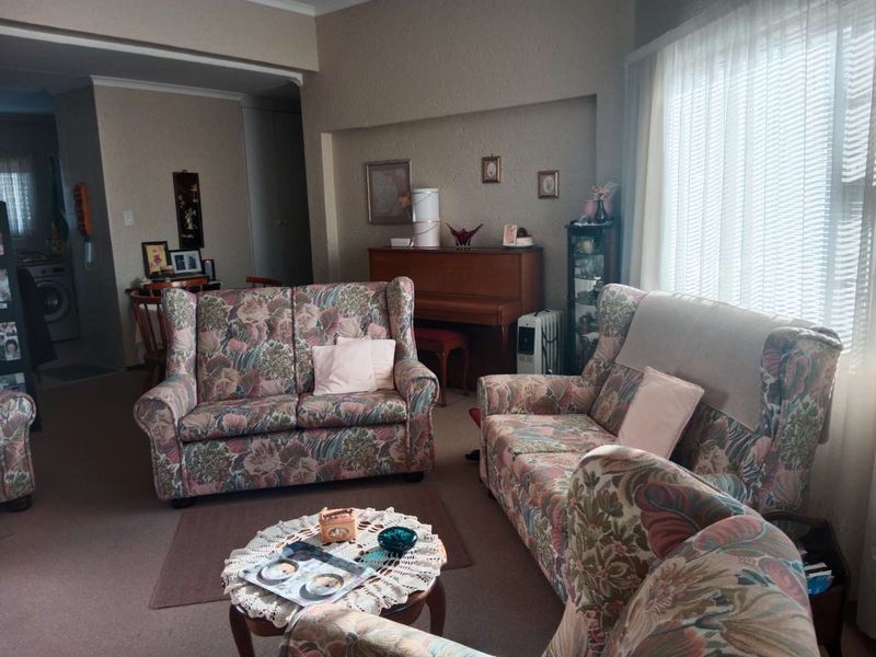 Spacious, Secure and Perfectly Located! - Photo 3