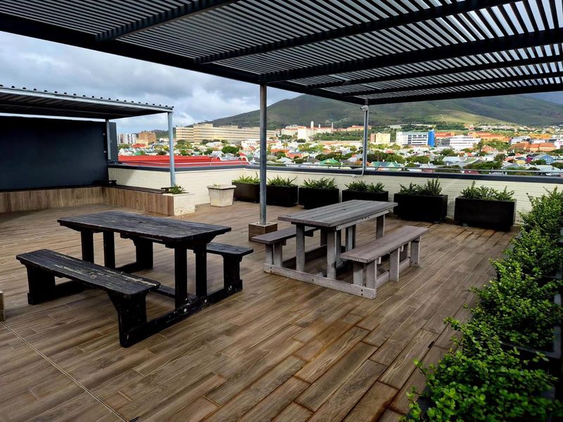 Trendy STUDIO apartment with all amenities and balcony , lovely views with parking - Photo 2