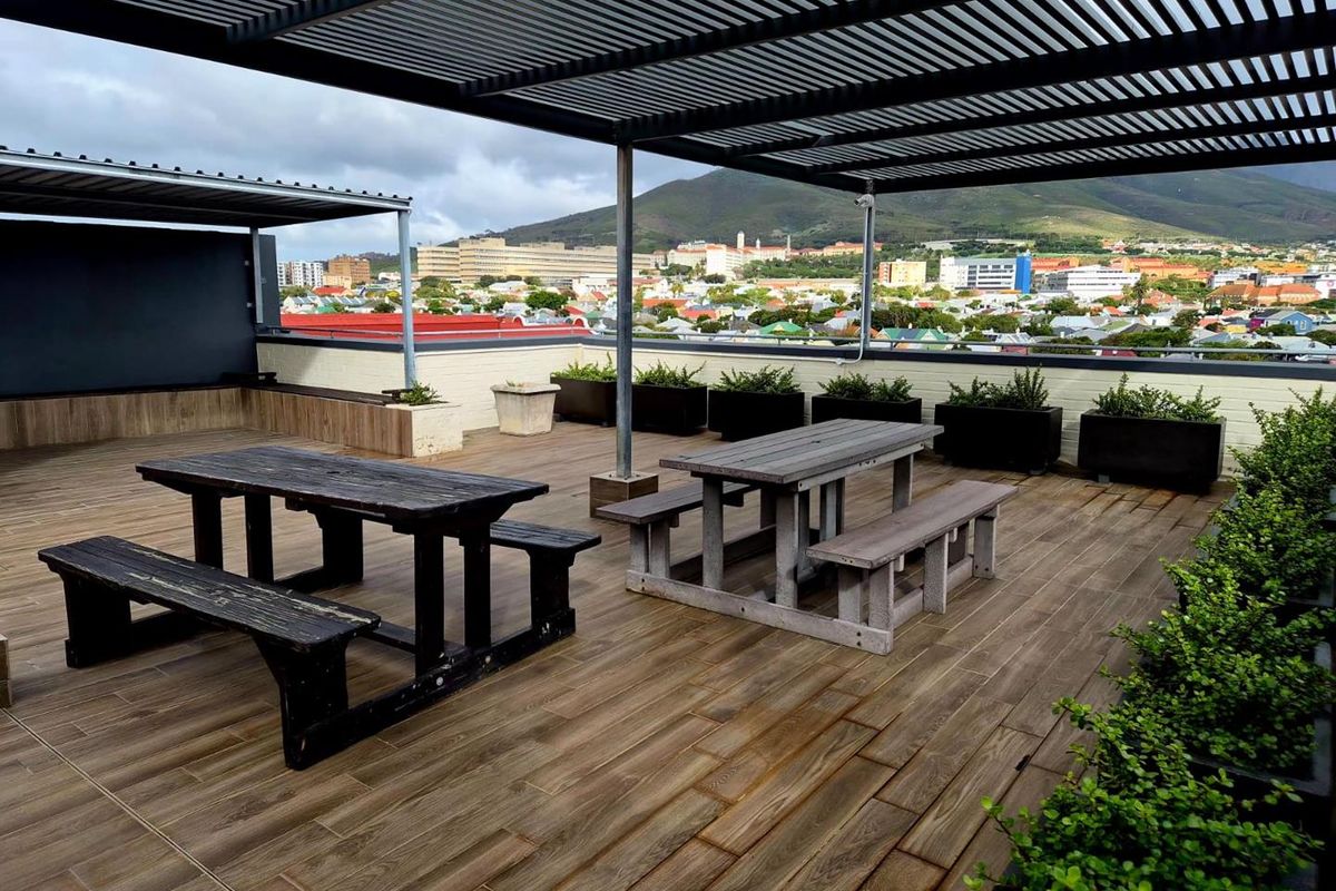 Trendy STUDIO apartment with all amenities and balcony , lovely views with parking - Photo 2