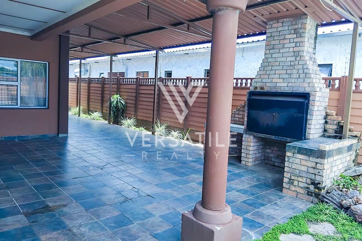 Exquisite Family Haven: Modern Comfort Meets Ultimate Convenience - Photo 5