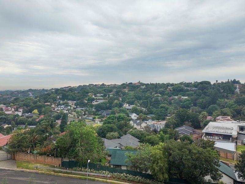 Refurbished 3 bed, 2 bath apartment - Photo 2